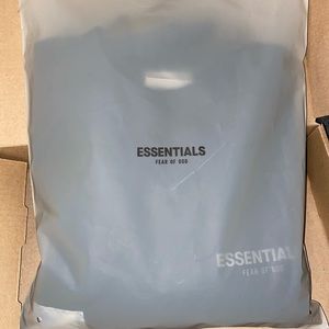 ESSENTIALS
Black Pullover Crewneck Sweatshirt
Size M (Fits like L)
BNEW
$220